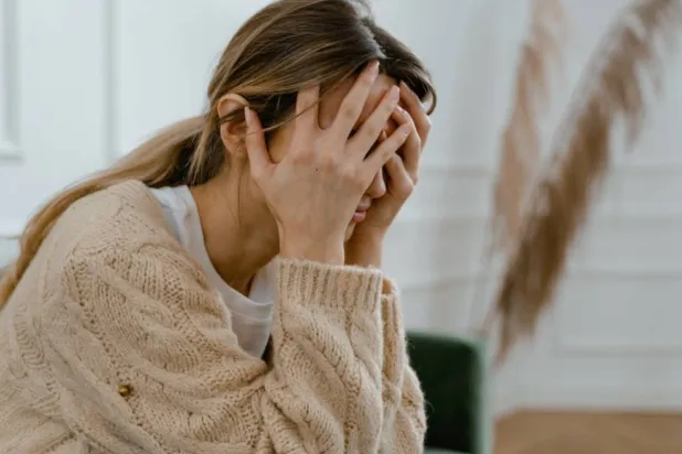 توجد مجموعة من الأعراض الجسدية التي قد ترتبط بالقلق (بيكسلز)