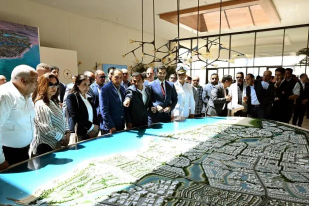 الرئيس التنفيذي لشركة «الديار القطرية» يتحدث عن الموقع الاستراتيجي لـ«علم الروم» (صفحة مجلس الوزراء المصري على «فيسبوك»)