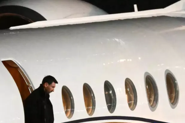 Argentine football star Lionel Messi arrives at the Islas Malvinas International Airport in Rosario after the death of his father Jorge Messi aged 68 © Luis ROBAYO / AFP
