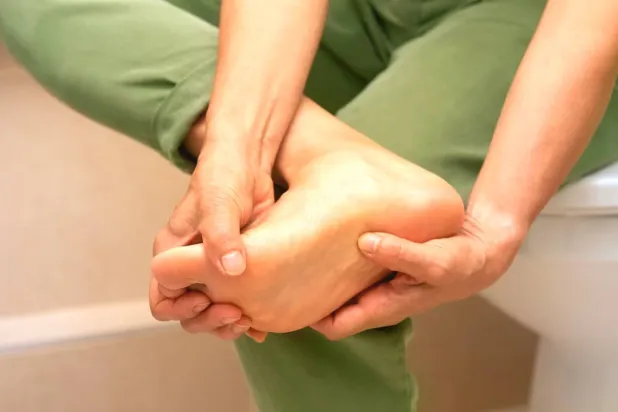 سخونة القدمين ليلاً شكوى شائعة نسبياً (مجلة بريفنشن)