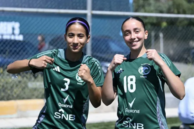 تصل بعثة المنتخب السعودي للناشئات إلى إندونيسيا استعداداً للمشاركة في النسخة الأولى من بطولة كأس سريكاندي ميرديكا (المنتخب السعودي للسيدات)