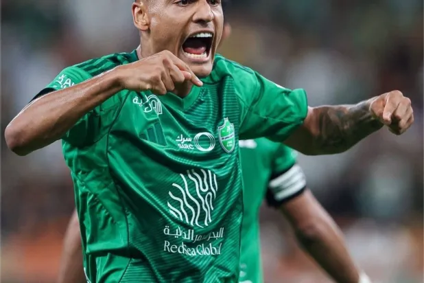 إنزو ميو لاعب النادي الأهلي على رادار الدرعية (النادي الأهلي)
