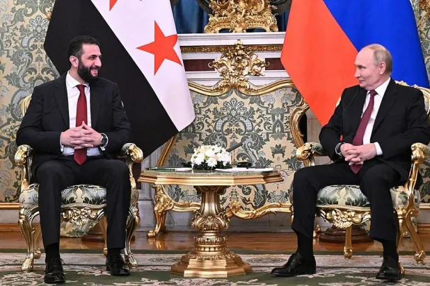 الرئيس الروسي فلاديمير بوتين يلتقي الرئيس السوري أحمد الشرع في الكرملين بموسكو (أرشيفية - الكرملين - وكالة الأنباء الألمانية)