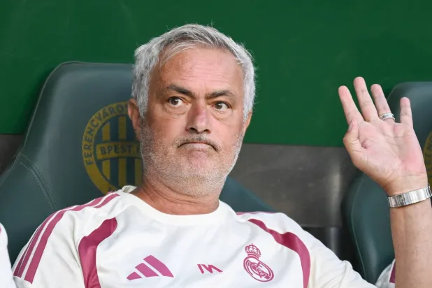 جوزيه مورينيو يأمل في قيادة ريال مدريد لاستعادة الألقاب (إ.ب.أ)