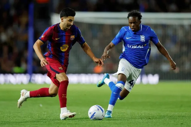 Football - Pre-Season Friendly - Birmingham City v FC Barcelona - St Andrew's - Knighthead Park, Birmingham, Britain - July 31, 2026 FC Barcelona's Roony Bardghji in action with Birmingham City's Menzi Mazw. (Reuters)