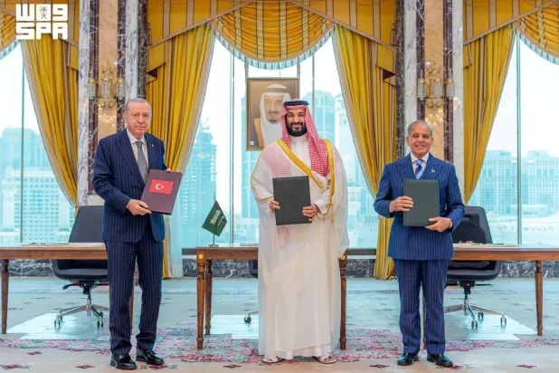 Turkish President Recep Tayyip Erdogan, Prince Mohammed bin Salman, Saudi Crown Prince and Prime Minister, and Pakistani Prime Minister Shehbaz Sharif pose after signing the joint defense agreement in Makkah, Saudi Arabia, August 7, 2026. (SPA) 
