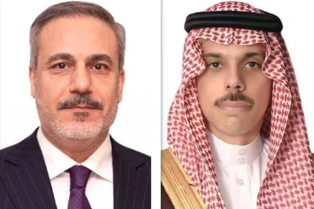 Saudi Foreign Minister Prince Faisal bin Farhan bin Abdullah and his Turkish counterpart Hakan Fidan. (Asharq Al-Awsat) 