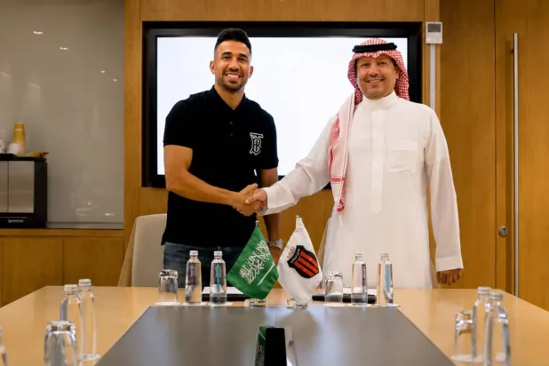 الرياض يعلن رسمياً التعاقد مع الدولي المصري محمود حسن تريزيغيه (نادي الرياض)