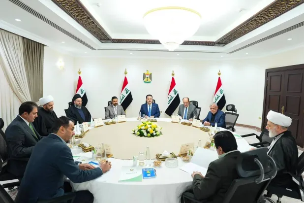 رئيس الحكومة العراقية علي الزيدي خلال حضوره اجتماع «الإطار التنسيقي» في بغداد (واع)