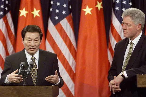 China's Prime Minister Rongji Zhu (L) answers questions during a joint press conference with US President Bill Clinton at the Old Executive Office Building in Washington, DC, on April 8, 1999.(Photo by JOYCE NALTCHAYAN / AFP) 