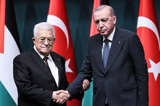 Palestinian President Mahmoud Abbas (L) shakes hands with Türkiye’s President Recep Tayyip Erdogan (R) after a press conference at the presidential palace in Ankara on August 12, 2026. (AFP) 