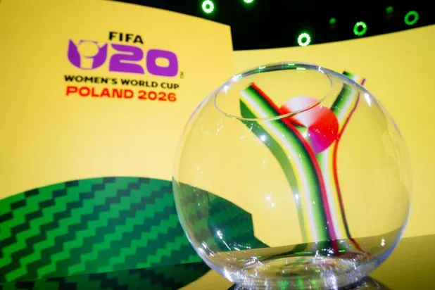 كندا تؤكد مشاركتها في كأس العالم للسيدات تحت 20 عاماً رغم أزمة «فيفا» (رويترز)