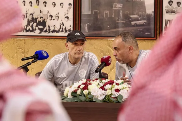 الإيطالي جيوفاني سوليناس، مدرب الفيصلي خلال المؤتمر الصحفي (نادي الفيصلي)