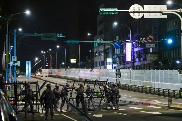  Taiwanese Military Police personnel install road blockades during a drill as part of the annual Han Kuang military exercises in Taipei, Taiwan, August 12, 2026. (Reuters)