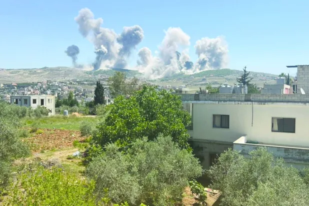 الدخان يتصاعد جرّاء القصف على مرتفعَي علي الطاهر والدبشة في جنوب لبنان (أرشيفية - الوكالة الوطنية للإعلام)