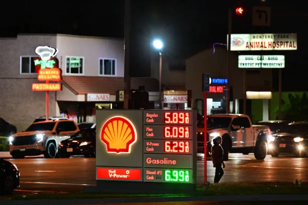 Oil Rises after US Threatens Indefinite Blockade of Iran