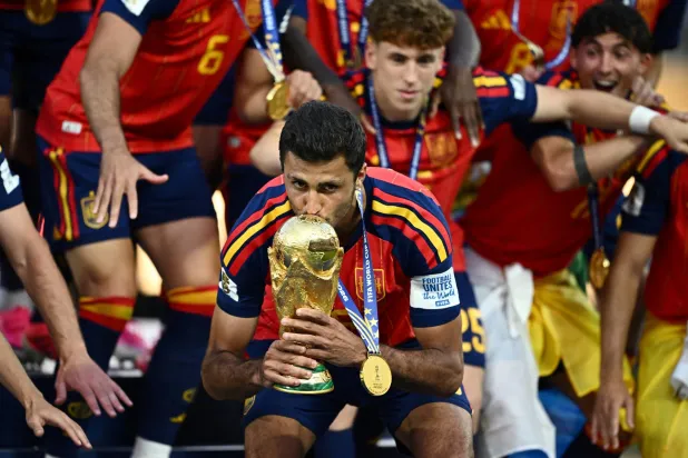 رودري قائد منتخب إسبانيا بطل كأس العالم 2026 (رويترز)