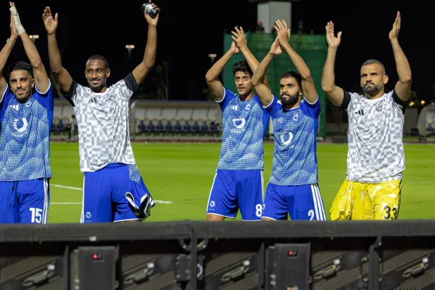 البريك يحتفل مع زملاءه في نيوم بعد الفوز على الفيحاء (نادي الفيحاء)