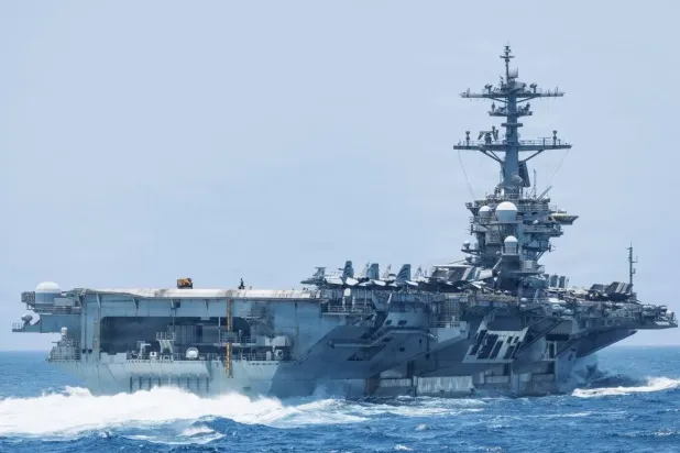 ABD uçak gemisi "Abraham Lincoln", ABD'nin İran'a uyguladığı ambargoya destek amacıyla Arap Denizi'ni geçti (Arşiv-CENTCOM)