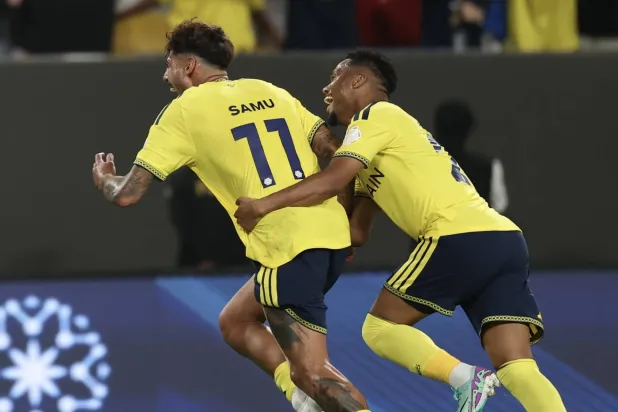 سامو كوستا محتفلاً بهدفه الأول مع النصر (تصوير: عبد العزيز النومان)