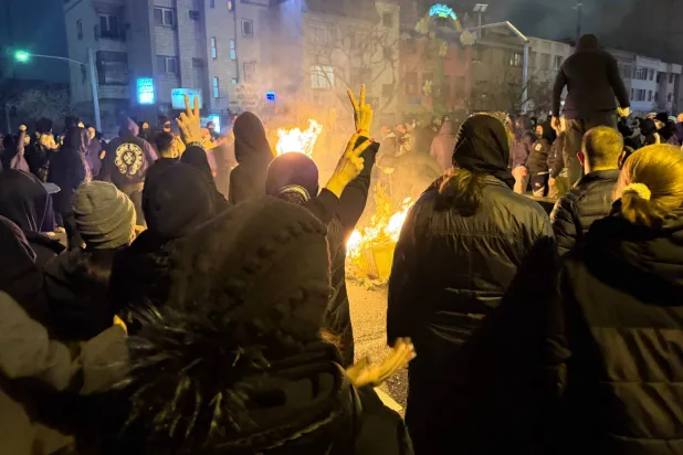إيرانيون في مظاهرة مناهضة للحكومة في طهران 9 يناير 2026 (أرشيفية - أ.ب)