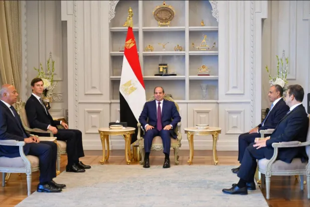 السيسي خلال استقبال كوشنر في مدينة العلمين بمصر يوم 16 أغسطس 2026 (الرئاسة المصرية)