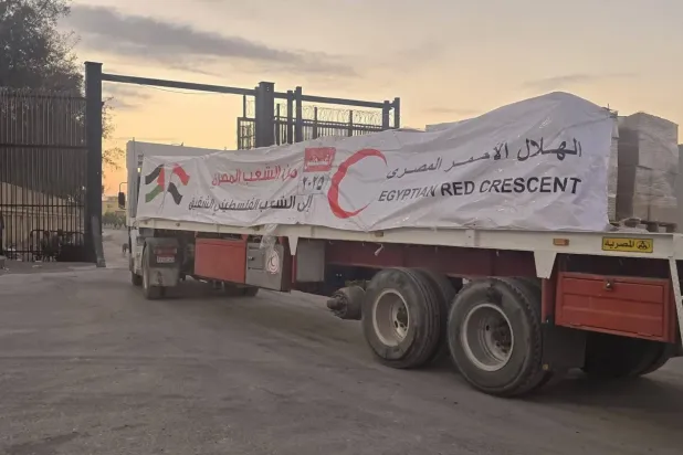 Gazze Şeridi'ne giren yardımlar şu anda sadece Kerem Ebu Salim üzerinden geçiyor. (Mısır Kızılayı)