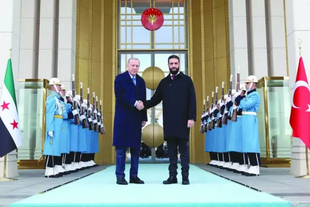 
الرئيس التركي مستقبلاً الرئيس السوري أحمد الشرع في أول زيارة له إلى تركيا فبراير 2025 (الرئاسة التركية)