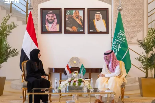 Saudi Minister of Foreign Affairs Prince Faisal bin Farhan bin Abdullah received Yemeni Minister of Foreign Affairs and Expatriates Dr. Afrah Abdulaziz Al-Zouba. (SPA)