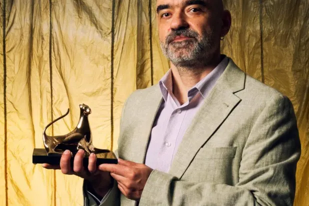 مخرج الفيلم حصد جائزة «الفهد الذهبي» في مهرجان لوكارنو السينمائي بسويسرا - (إدارة المهرجان)