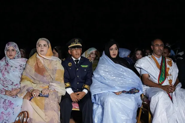السيدة الأولى مريم الداه إلى جانب رئيس المجلس الجهوي لولاية لعصابة مساء الأحد (إعلام محلي)