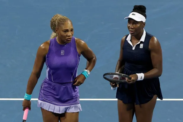 Serena Williams and Venus Williams of the United States confer while playing Marta Kostyuk of Czechia and Peyton Stearns of the United States during day seven of the Cincinnati Open at the Lindner Family Tennis Center on August 17, 2026 in Mason, Ohio. (Getty Images/AFP)
