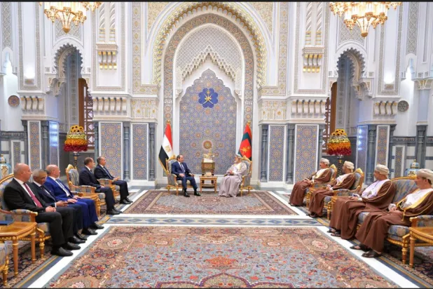 محادثات الرئيس السيسي والسلطان هيثم بن طارق بسلطنة عمان في مايو الماضي (الرئاسة المصرية)