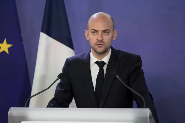وزير الخارجية الفرنسي جان نويل بارو يعقد مؤتمراً صحافياً في باريس 2 مارس 2026 (رويترز)