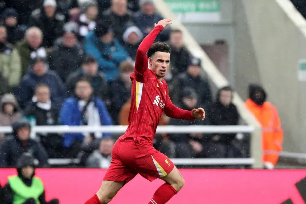 كورتيس جونز، لاعب وسط ليفربول (رويترز)