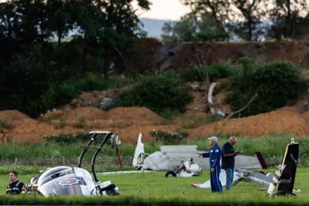 Yetkililer, Pensilvanya Eyalet Polisi'ne ait bir helikopter ile küçük bir uçak arasında meydana gelen çarpışmayı araştırıyor (AP)