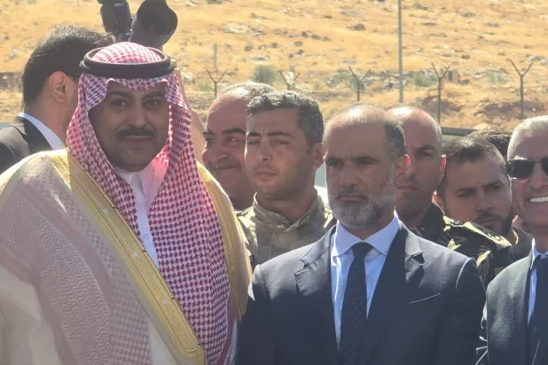 السفير الدوسري والوزير رسامني والعميد خليل يشاركون في حفل تشغيل السكانر الجديد عند نقطة المصنع الحدودية مع سوريا (الشرق الأوسط)