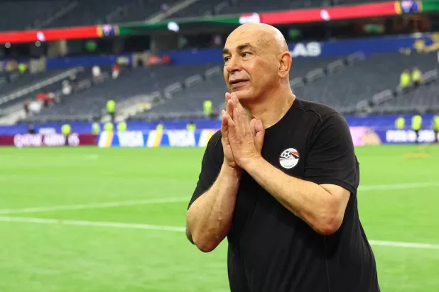 حسام حسن المدير الفني للمنتخب المصري (رويترز)