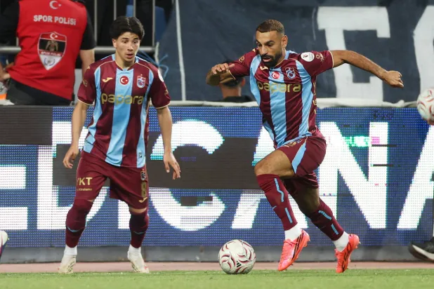 محمد صلاح لاعب طرابزون سبور خلال المباراة (رويترز)