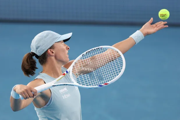  20 August 2026, US, Mason: Polish tennis player Iga Swiatek in action against Kazakhstan's Elena Rybakina during their women's singles quarter-finals tennis match at the 2026 Cincinnati Open Tennis. (dpa)
