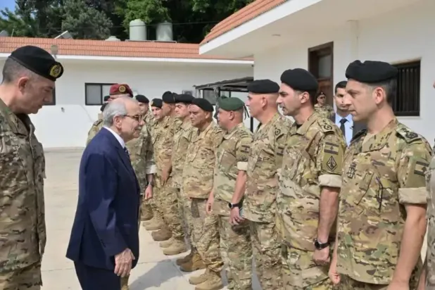 Lübnan Başbakanı Nevvaf Selam, bugün ülkenin güneyindeki Lübnan ordusunu ziyaret etti (Ulusal Haber Ajansı)