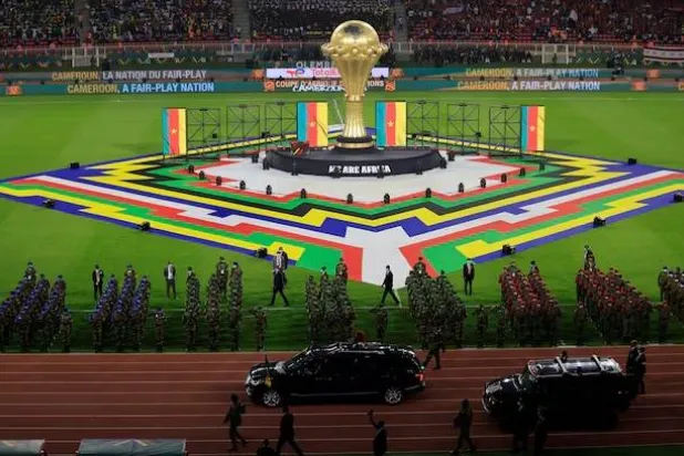 «كاف» يطرح مناقصة حقوق بث «كأس أمم أفريقيا 2027» (رويترز)