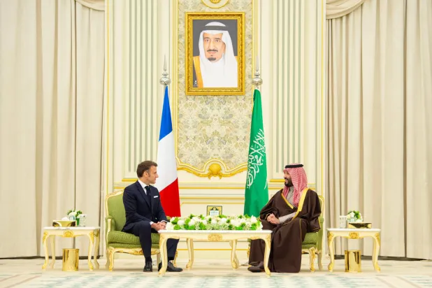 من لقاء موسع جمع ولي العهد السعودي والرئيس الفرنسي في الرياض 2 ديسمبر 2024 (واس)