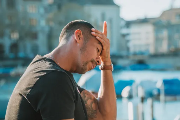 The causes of summer headaches are primarily attributed to dehydration, heat stress, and bright sunlight (Pexabay)