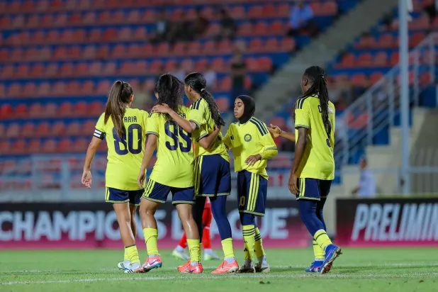 لاعبات النصر يحتفلن بأحد الأهداف في المباراة (الشرق الأوسط)