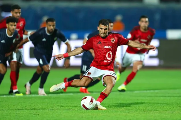 أحمد السيد «زيزو» لحظة تسجيله هدف الاهلي الثاني (النادي الأهلي)
