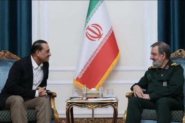 صورة نشرها المجلس الأعلى للأمن القومي الإيراني من لقاء محسن رضائي وقائد الجيش الباكستاني عاصم منير في طهران