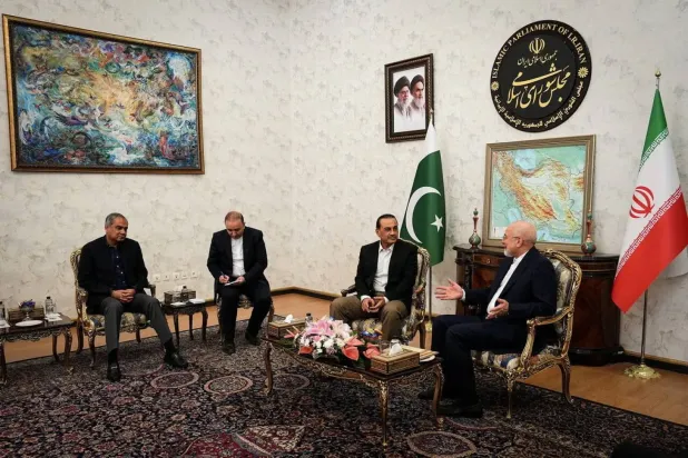 İran Meclis Başkanı Muhammed Bakır Kalibaf, Tahran'da Pakistan Genelkurmay Başkanı Mareşal Asım Münir ile görüştü (Reuters)