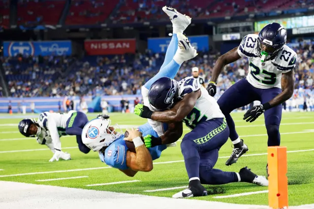 رُبع لاعبي «NFL» يعانون من اعتلال دماغي (أ.ف.ب)
