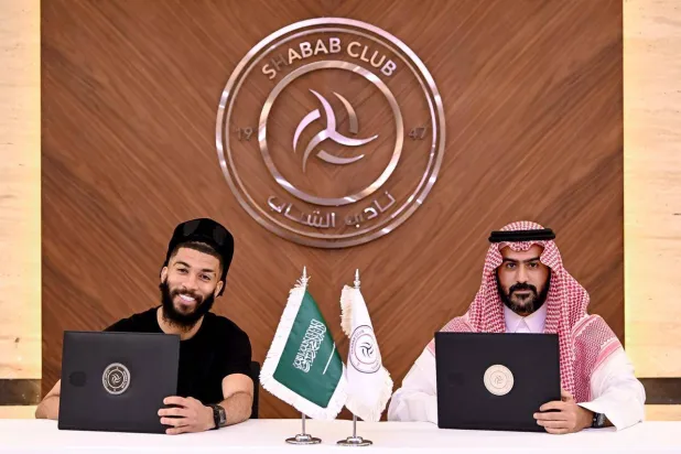 الجناح الدولي السعودي عبد الرحمن العبود إلى «الشباب» رسمياً (نادي الشباب)